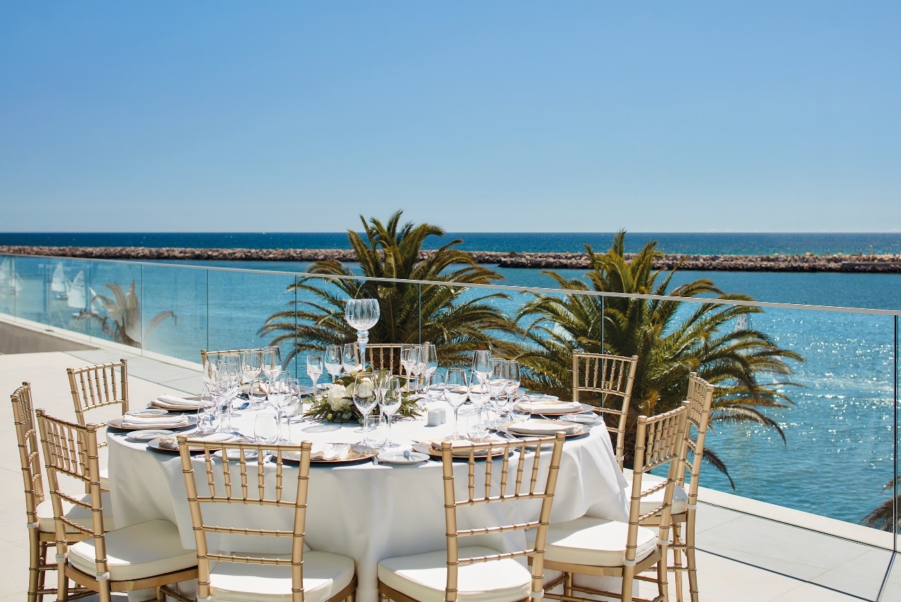 dining table with wedding decorations on the terrace of the Algarve Congress Centre, overlooking the ocean